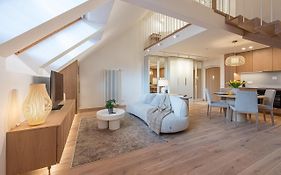 Cohost I Premium Residences I On The Historic Pilies Street I Self Check-In
